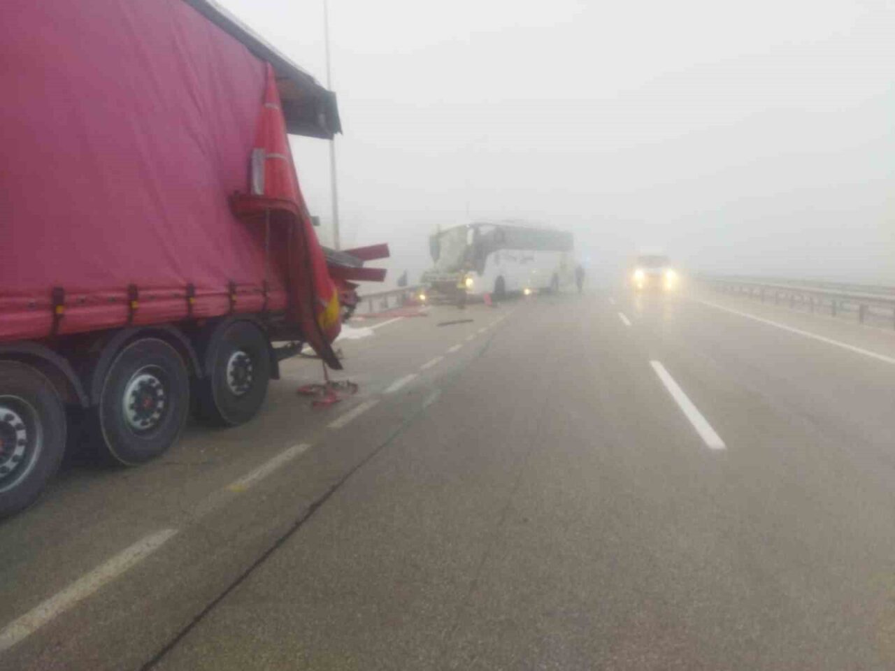 Erzurum'daki yoğun sis, trafik kazalarına yol açmaya devam ediyor. Pasinler