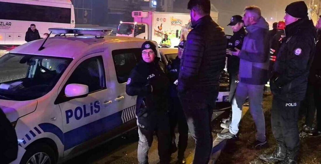 Erzurum-Tortum karayolunda meydana gelen zincirleme trafik kazasında 6 kişi yaralandı.