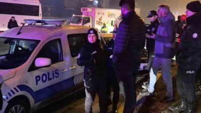 Erzurum-Tortum karayolunda meydana gelen zincirleme trafik kazasında 6 kişi yaralandı.