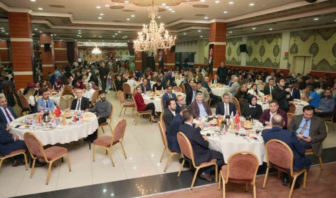 Esenyurt'ta 24 Kasım Öğretmenler Günü için düzenlenen yemek programında Belediye