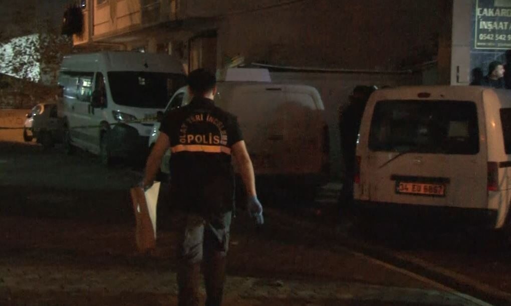 İstanbul Esenyurt’ta, alacak-verecek yüzünden çıkan kavgada 2 kişi silahla, 6