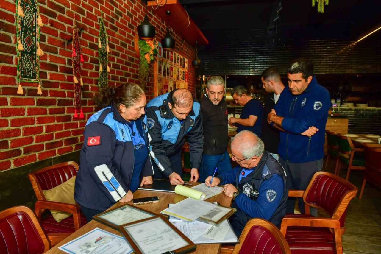 Esenyurt’ta Hijyen Kurallarını İhlal Eden Restorana Cezai İşlem ve Ruhsat İptali Yapıldı