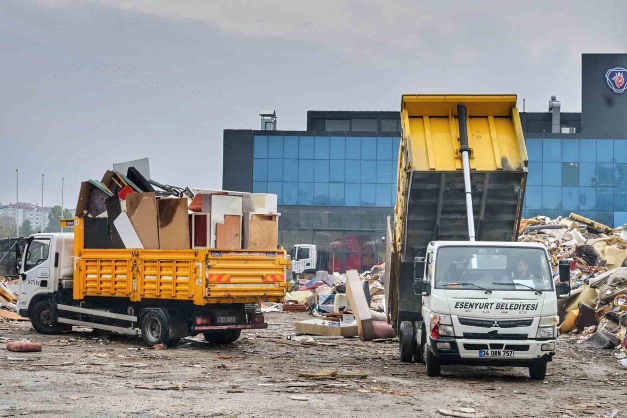 Esenyurt’ta Yerel Yönetimden Çevre Temizliği İçin Süreklenen Çaba