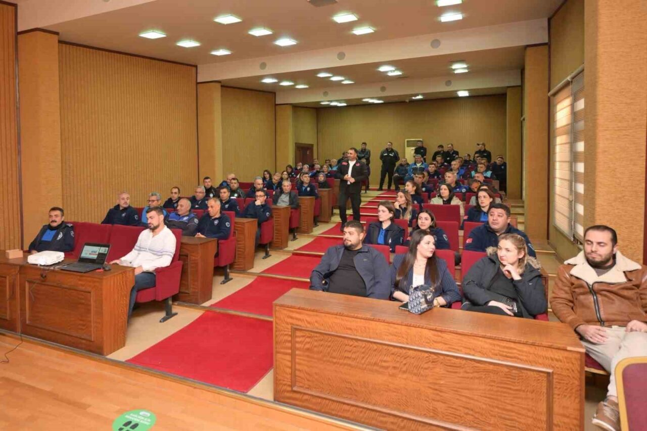 Esenyurt Belediyesi, ESAK ekibi tarafından düzenlenen "Afet Bilinci ve Acil