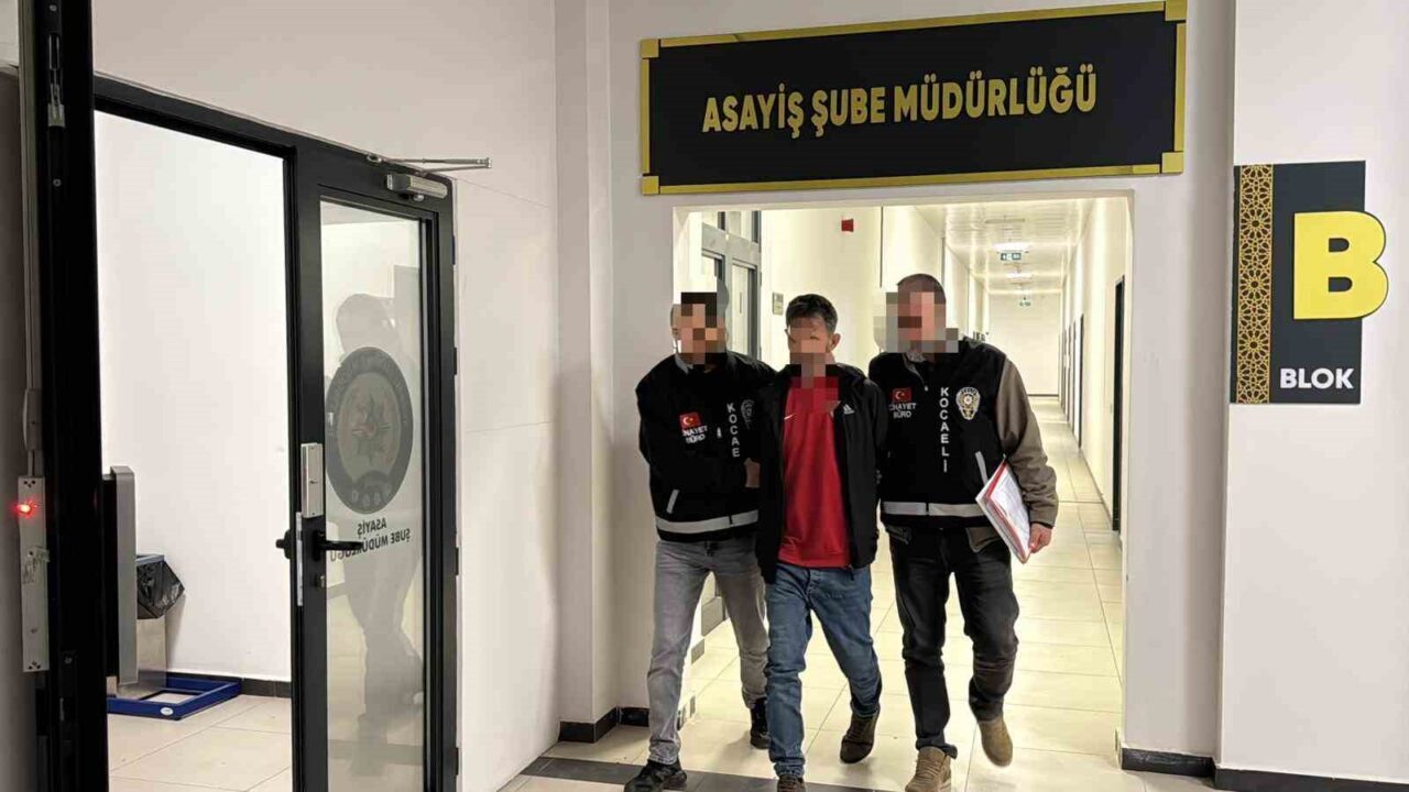 Kocaeli'nin Körfez ilçesinde R.G., eşi Binnur G.'yi bıçaklayarak öldürüp intihar