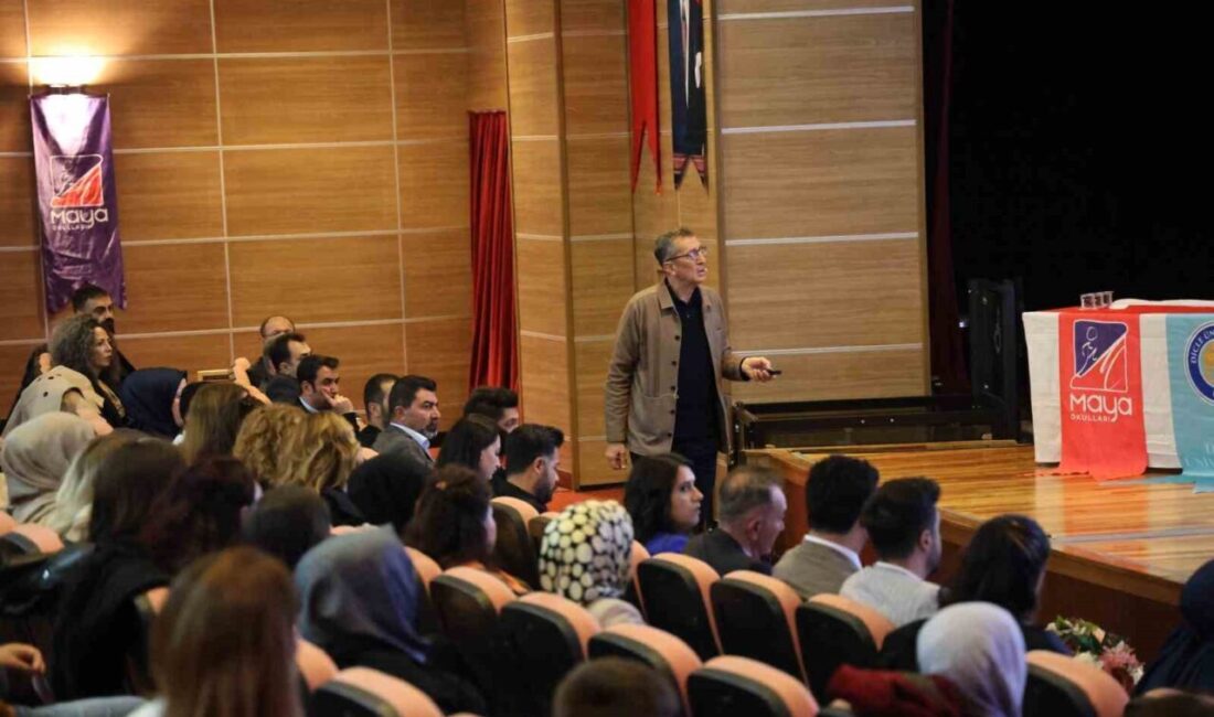 Eski Milli Eğitim Bakanı Ziya Selçuk, Diyarbakır Maya Okulları'nın düzenlediği