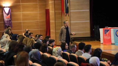 Eski Milli Eğitim Bakanı Ziya Selçuk, Diyarbakır Maya Okulları'nın düzenlediği