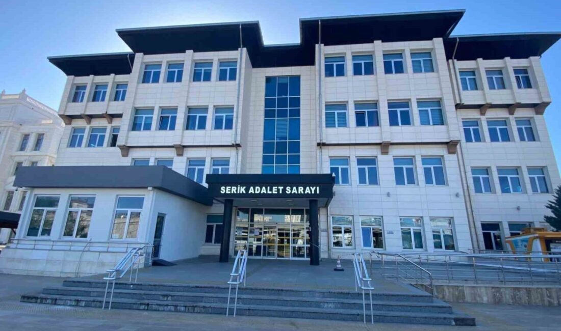 Serik’te Rüşvet İddiaları Üzerine Eski CHP İlçe Başkanı ve DSİ Müdür Yardımcısı Tutuklandı Antalya'nın Serik ilçesinde, eski CHP Serik İlçe Başkanı Y.E. ve