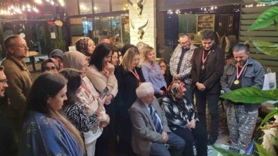 Kütahya Fuatpaşa İlkokulu'ndaki eski öğrenciler, 1993-1998 yılları arasında öğretmenlik yapan