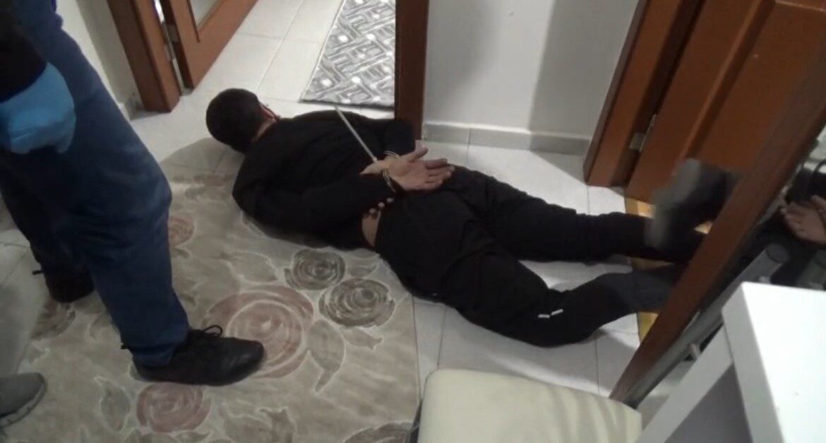 Eskişehir’de DEAŞ’a yönelik gerçekleştirilen operasyonlarda 20 şüpheliden 16’sı tutuklandı Eskişehir merkezli gerçekleştirilen DEAŞ operasyonlarında 20 şüpheli yakalandı, bunlardan 16'sı