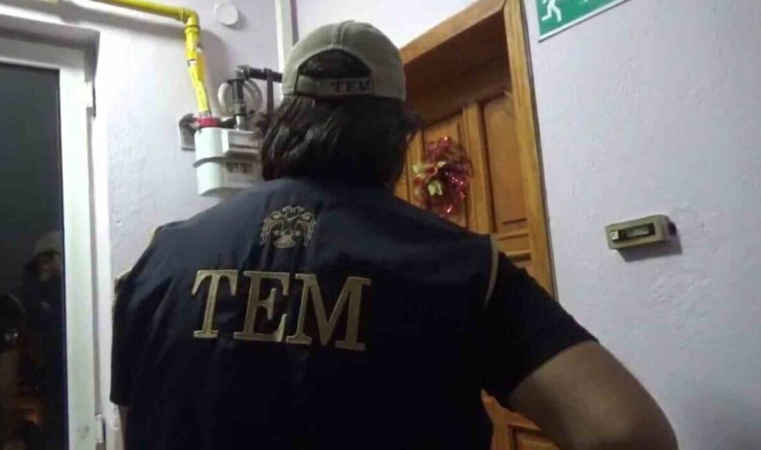 FETÖ/PDY Operasyonu: Eskişehir Merkezli Eş Zamanlı Yakalamalarda 5 Şüpheli Tutuklandı Eskişehir Cumhuriyet Başsavcılığı'nın FETÖ/PDY terör örgütünün kadın yapılanmasına yönelik başlattığı