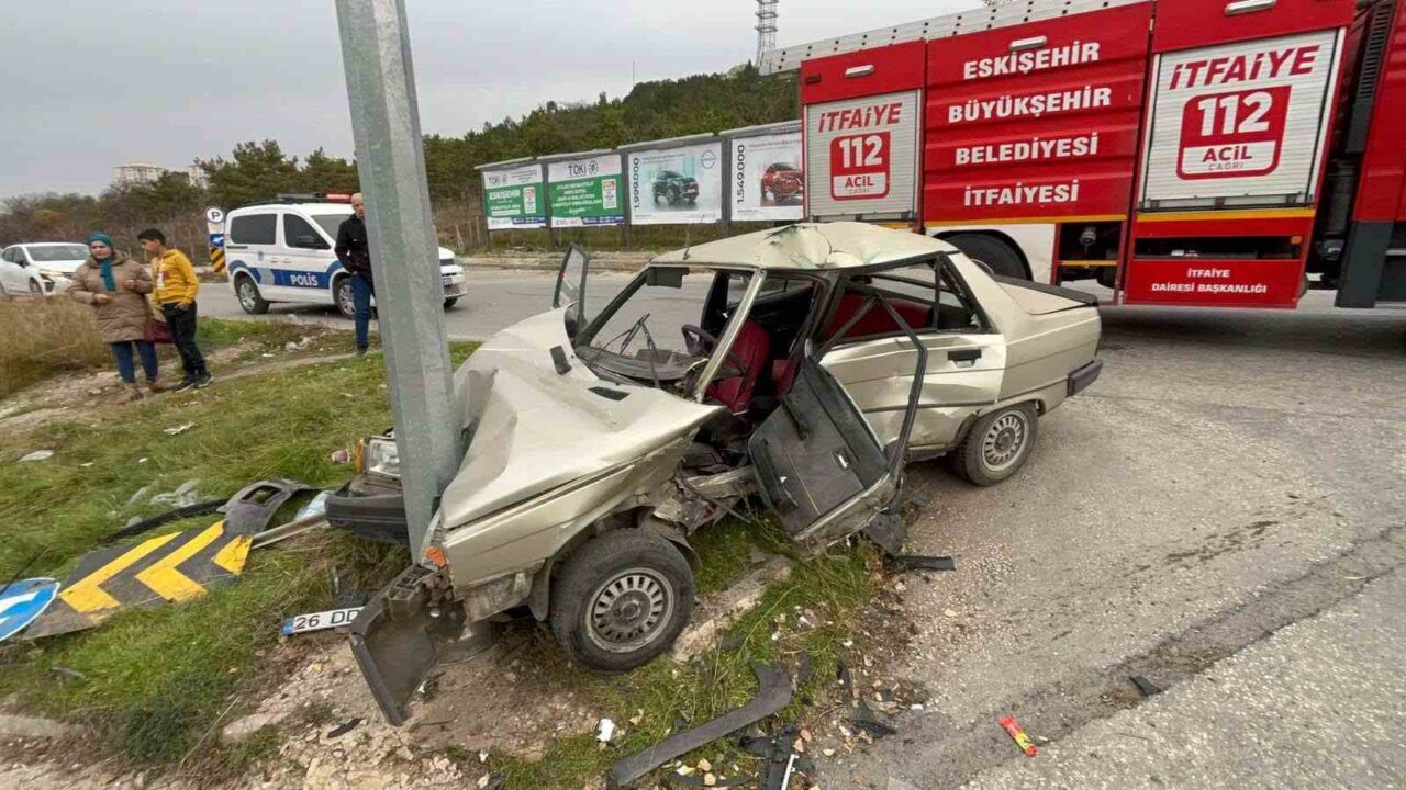 Eskişehir'de meydana gelen kazada, D.D. yönetimindeki otomobil, A.B.Y.'nin aracına çarparak