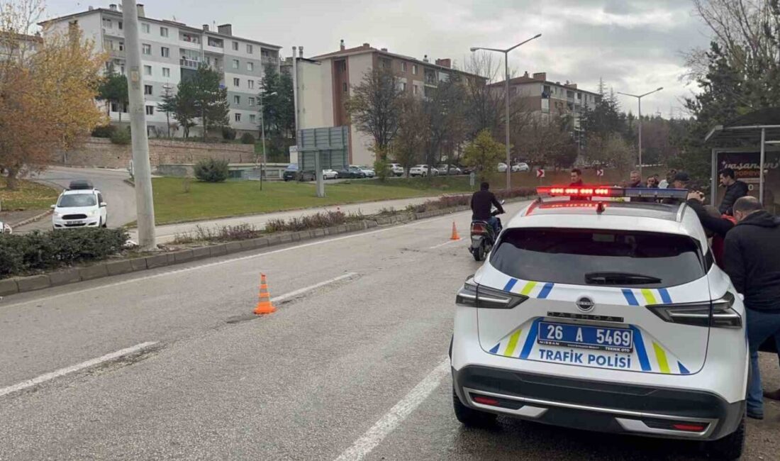 Eskişehir’de Kontrolden Çıkan Araç Yayalara Çarptı: İki Kişi Hayatını Kaybetti Eskişehir'in Gültepe Mahallesi'nde sabah saatlerinde meydana gelen kazada, Adnan U.