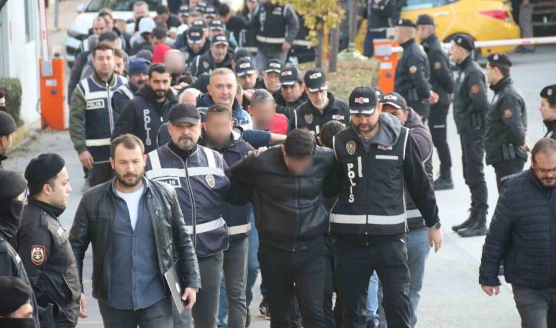 Eskişehir'de silahlı organize suç örgütüne yönelik düzenlenen operasyonda, 10'u tutuklu