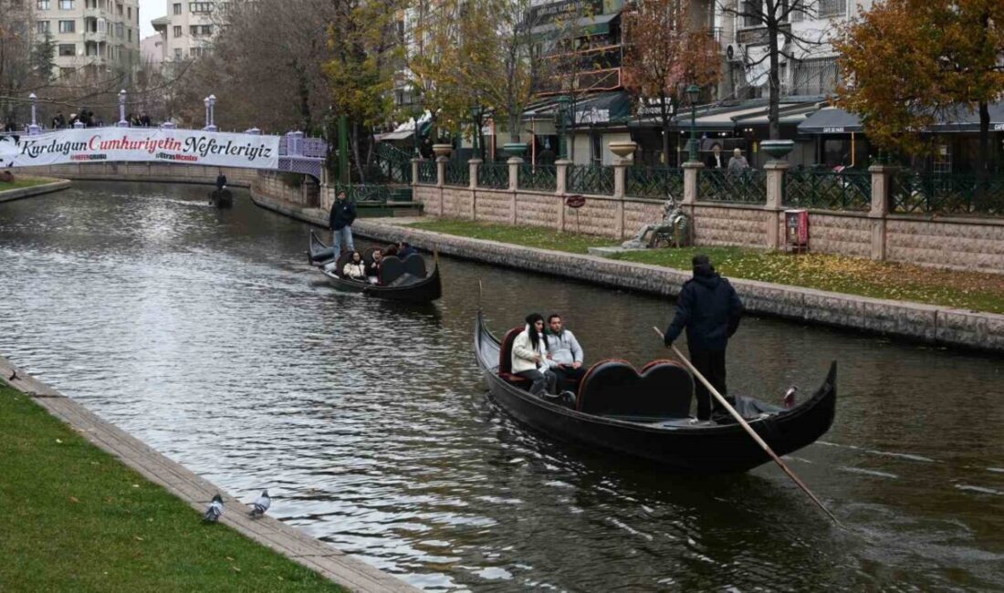 Eskişehir'de kış aylarının etkisi artarken, yerli ve yabancı turistler Porsuk