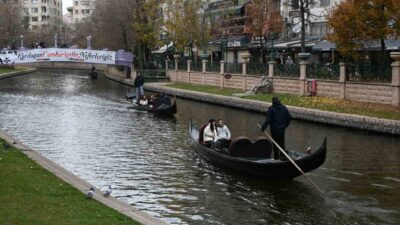 Eskişehir'de kış aylarının etkisi artarken, yerli ve yabancı turistler Porsuk