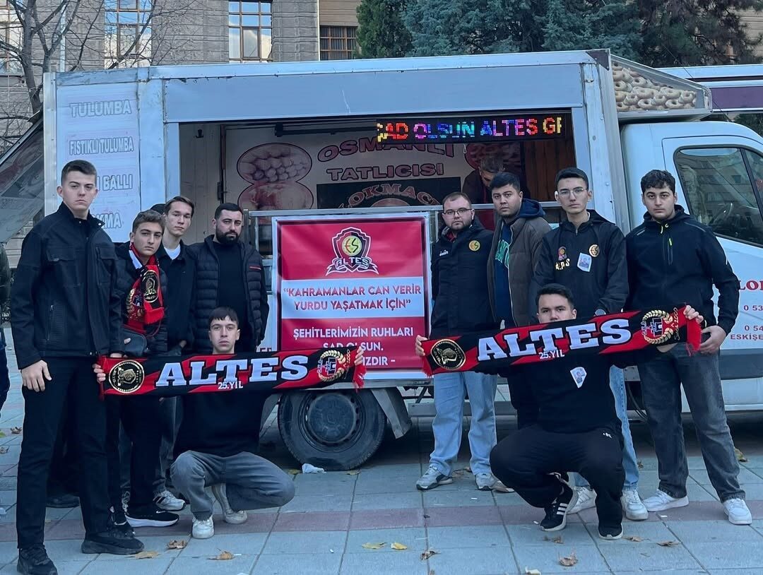 Eskişehirspor taraftar grubu ALTES, Azerbaycan-Gürcistan sınırında düşen C130 uçağında şehit