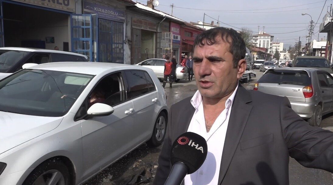 Eskişehir Küçük Sanayi Bölgesi’ndeki Çukurlar Esnafı Islanmasına Neden Oldu Eskişehir Küçük Sanayi Bölgesi'nde derin çukurlar esnafı zor durumda bırakıyor.