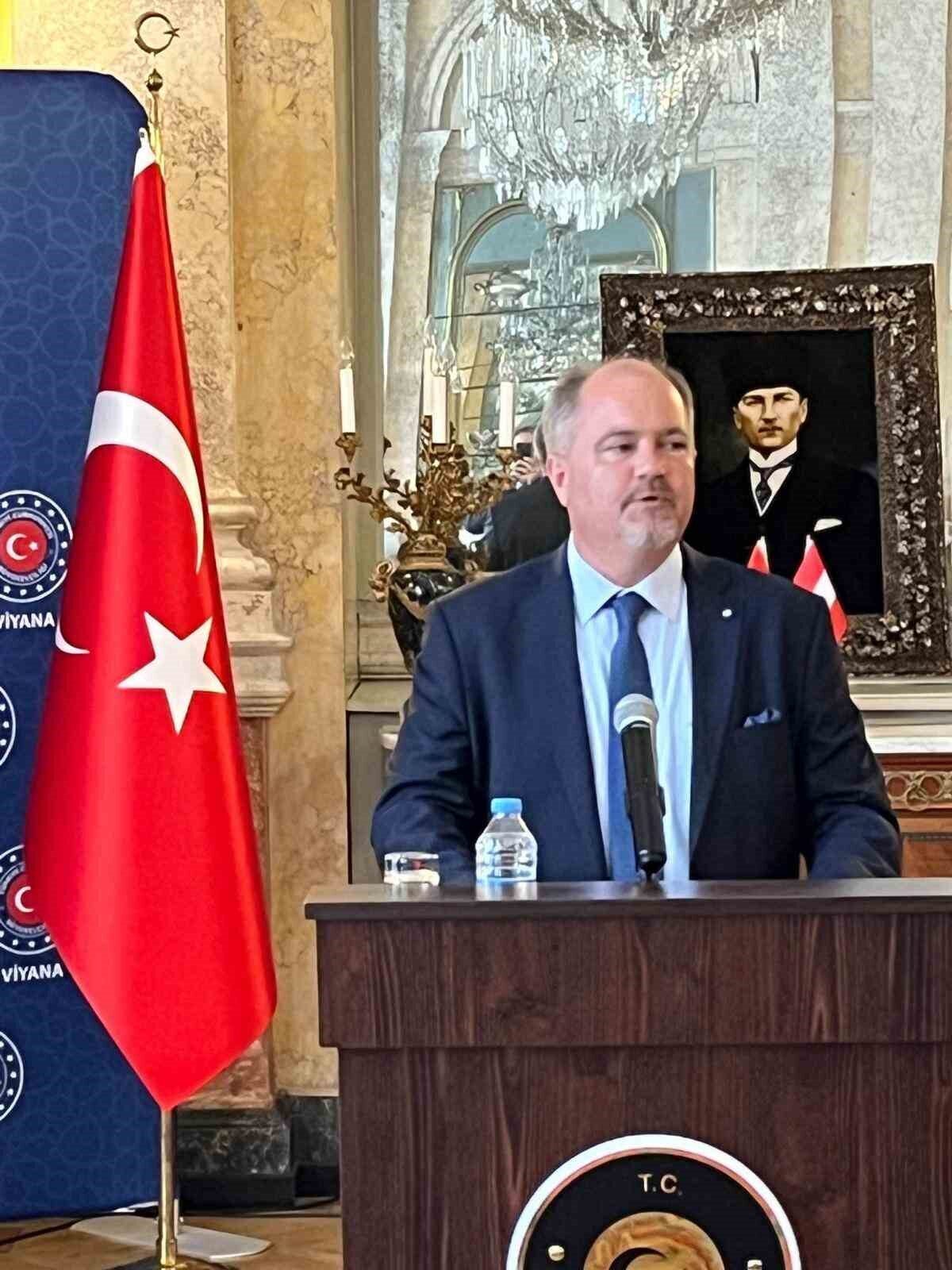 Eskişehir Osmangazi Üniversitesi Hukuk Fakültesi öğretim üyesi Prof. Dr. Alpay