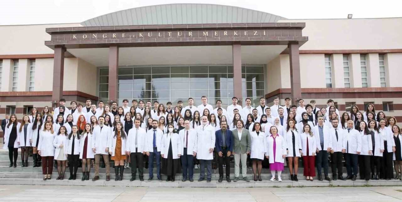 Eskişehir Osmangazi Üniversitesi Diş Hekimliği Fakültesi, 2025-2026 Eğitim-Öğretim Yılı Beyaz