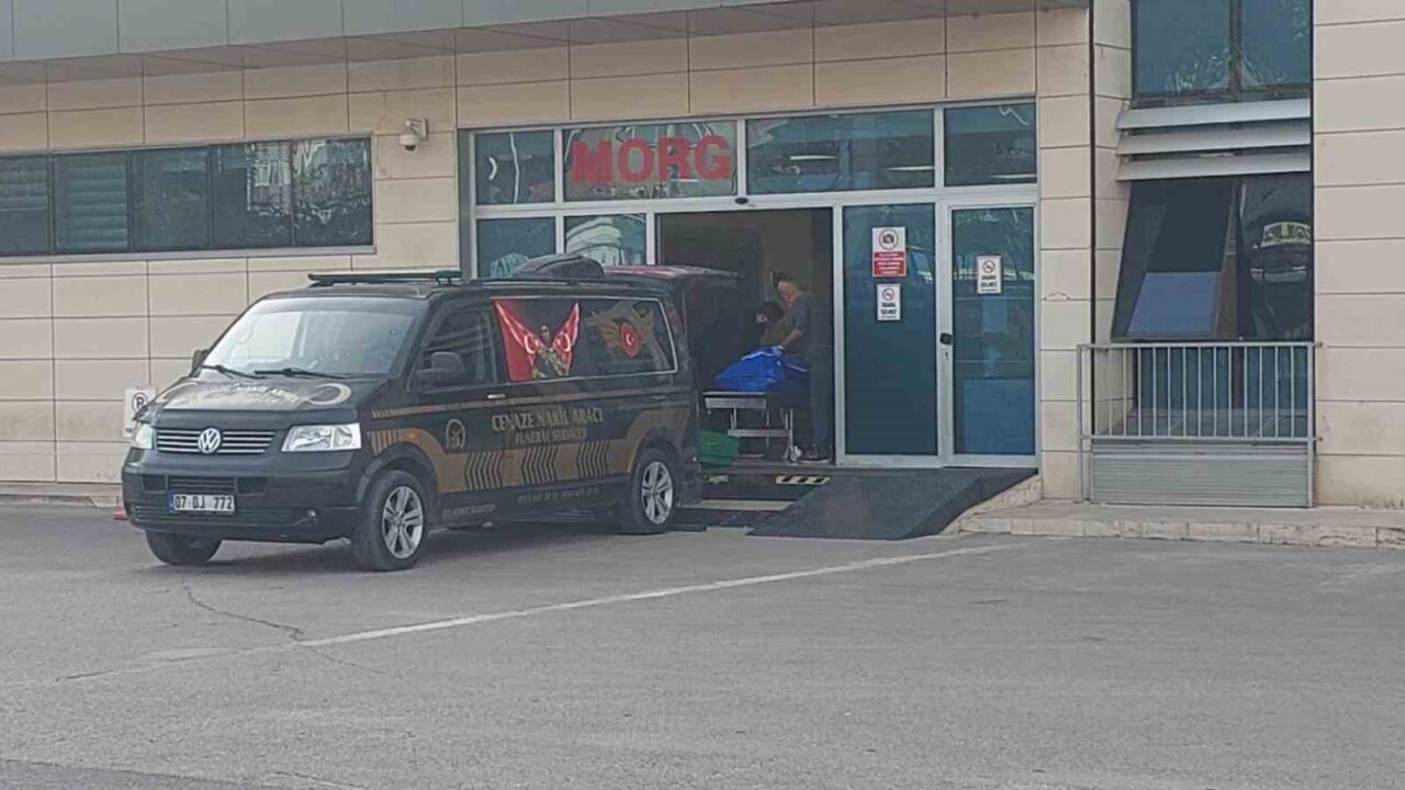 41 yaşındaki Julia Ramona Jesch, Almanya'daki doktorlarının uyarılarına rağmen Antalya'da