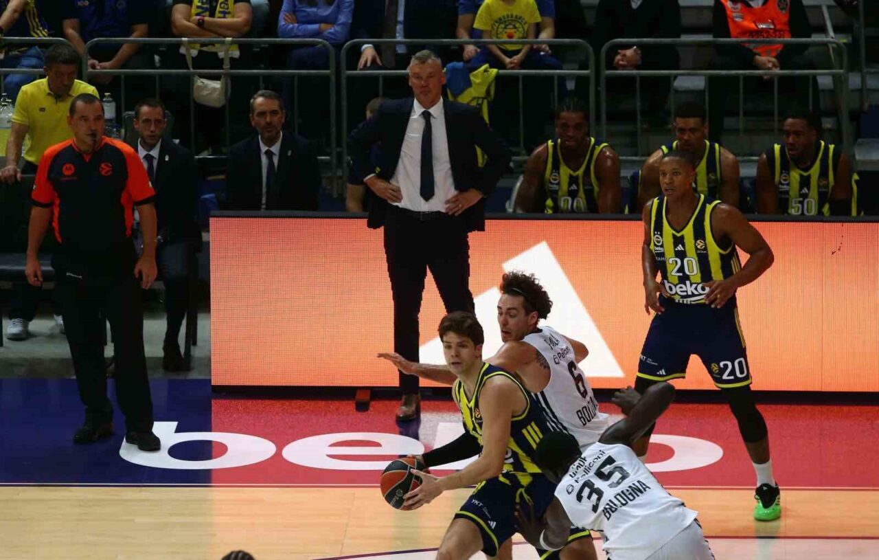 Fenerbahçe Beko, Euroleague 13. hafta maçında Virtus Bologna'yı 66-64 ile