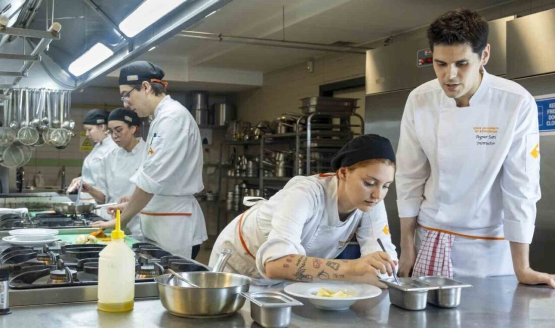 İzmir Ekonomi Üniversitesi’nden Uzman İsimden Kış Konservesi Yaparken Dikkat Edilmesi Gereken Önemli Uyarılar İzmir Ekonomi Üniversitesi Gıda Mühendisliği Bölüm Başkanı Prof. Dr. Nazan