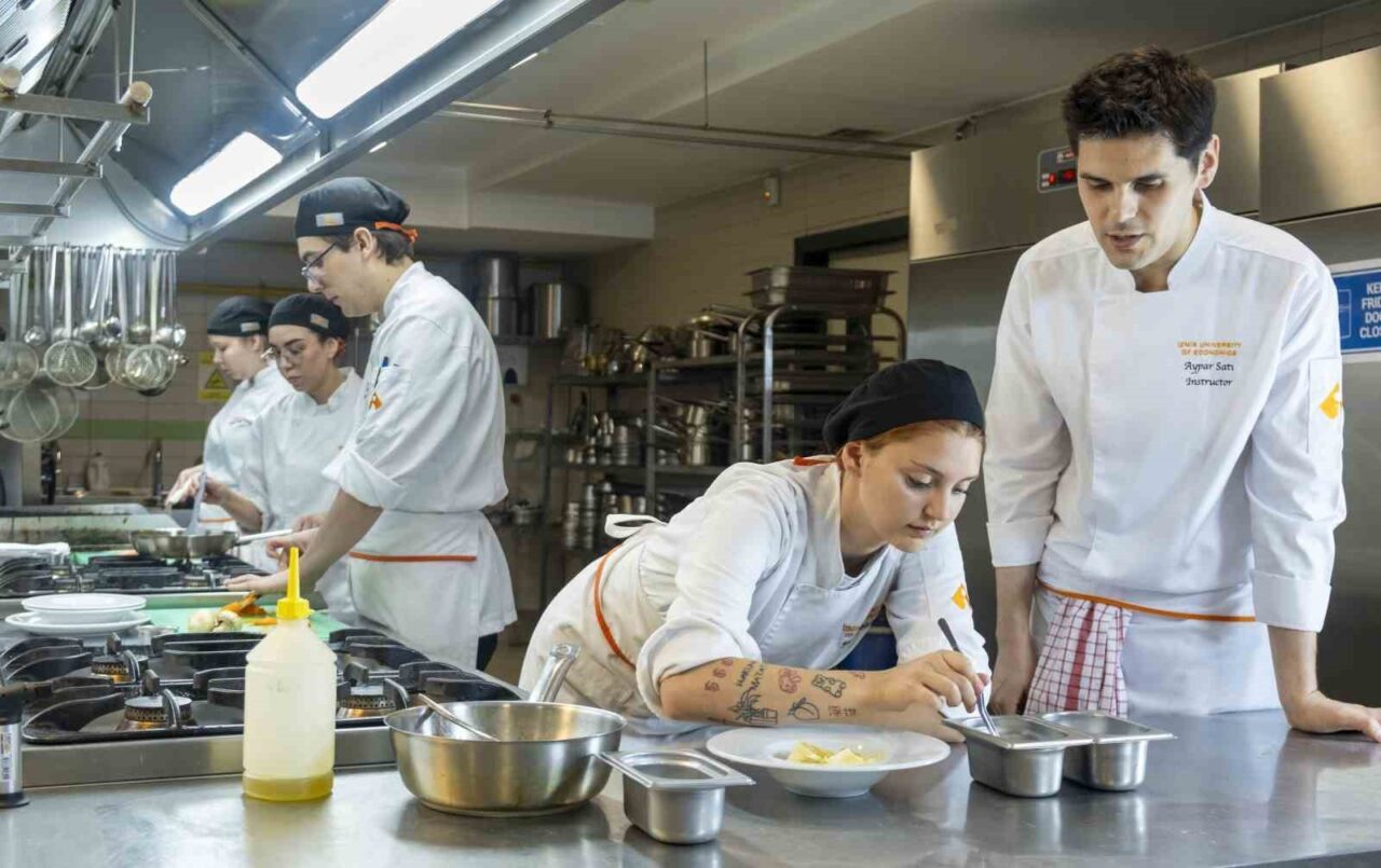 İzmir Ekonomi Üniversitesi Gıda Mühendisliği Bölüm Başkanı Prof. Dr. Nazan