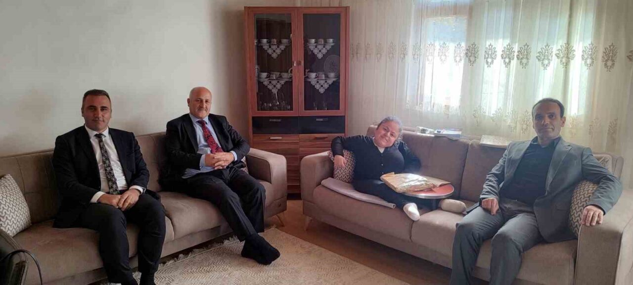 Bayburt’ta 8’inci sınıf öğrencisi Nurbanu Turan’a destek ziyareti gerçekleştirildi