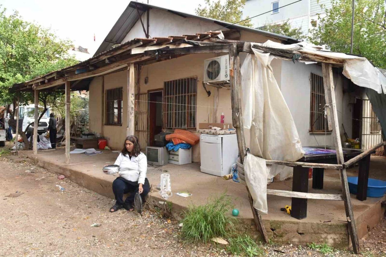 Antalya’nın Kepez ilçesinde Zeynep Aktaş'ın sosyal medya üzerinden yaptığı yardım