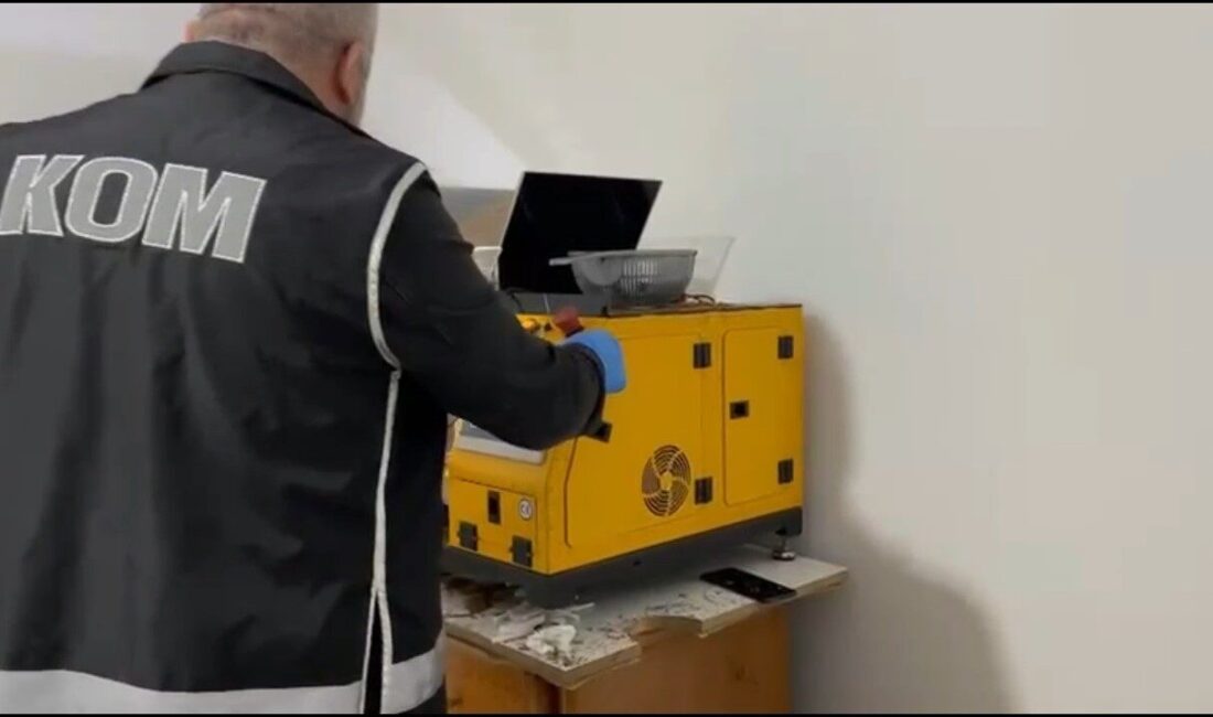 Kocaeli'de düzenlenen operasyonlarda, kaçak sigara üretimi yapılan bir dairede 10