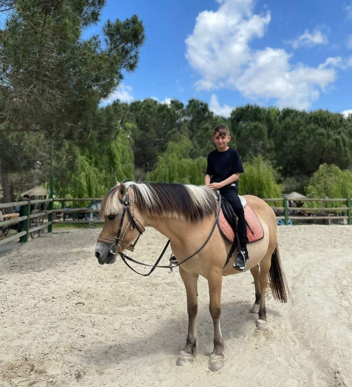 Esenyurt'ta, 13 yaşındaki Eren Yılgın evinde annesi tarafından ölü bulundu.