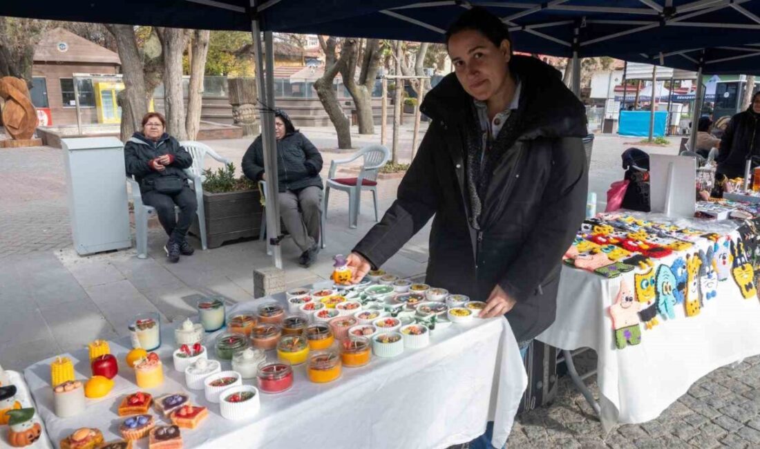 Rabia Çelik, Eskişehir’deki Atölyesinde 3D Yazıcıyla Ürettiği Estetik Mumlarla Dikkat Çekiyor Eskişehirli Rabia Çelik, 3D yazıcıyla tasarladığı dekoratif mumları, evindeki atölyesinde