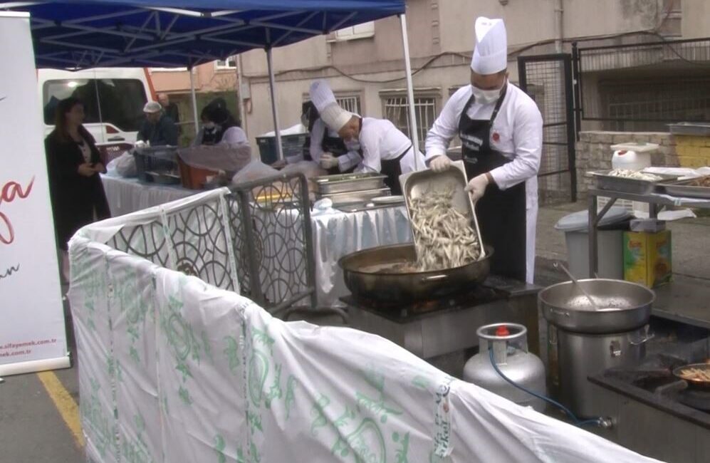 İstanbul Valiliği ve Eyüpsultan Düğmeciler Mahallesi Muhtarlığı, Hamsi Festivali düzenledi.