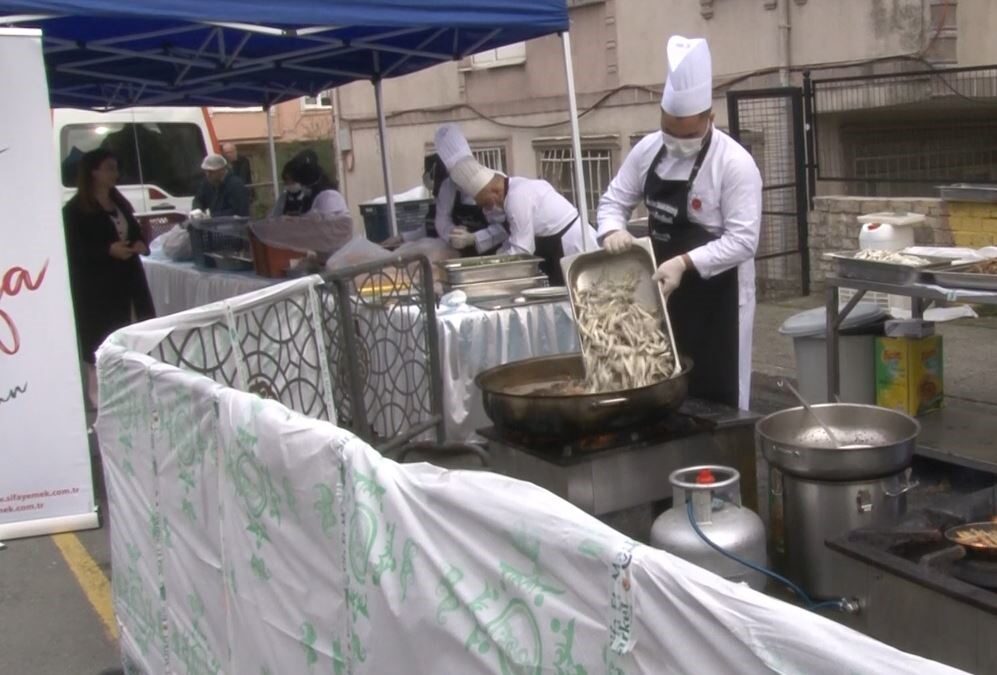 İstanbul Valiliği ve Eyüpsultan Düğmeciler Mahallesi Muhtarlığı, Hamsi Festivali düzenledi.
