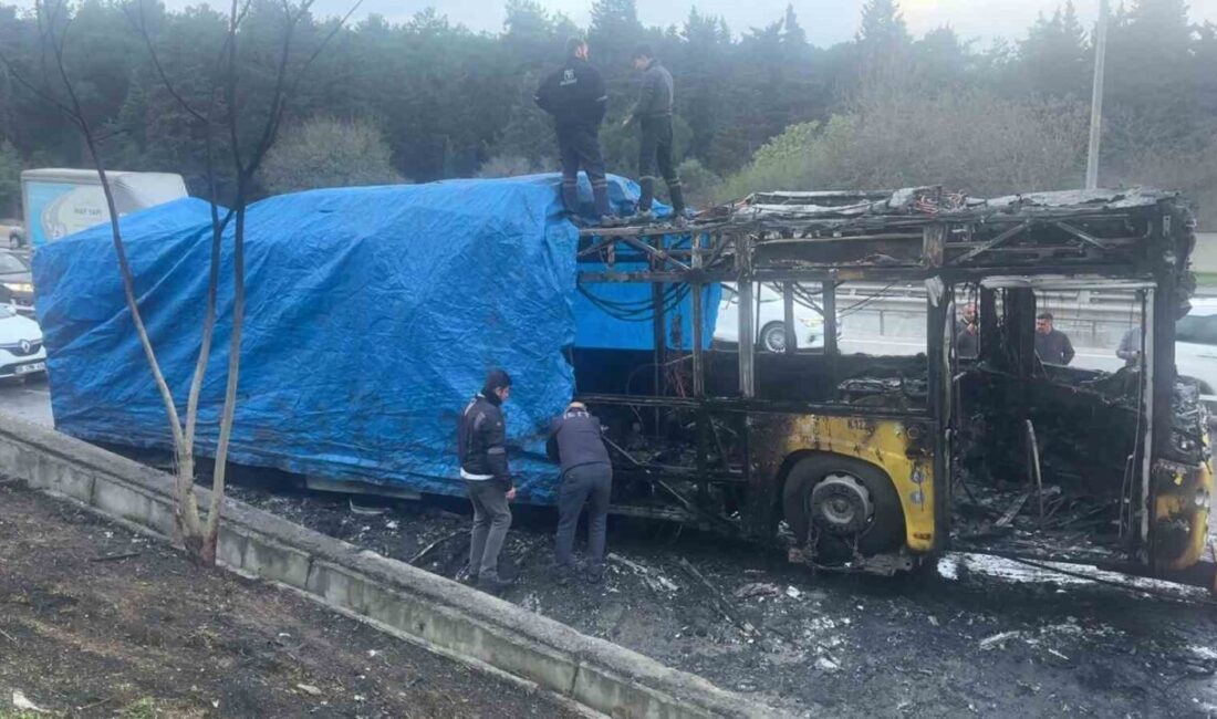 Eyüpsultan’da İETT otobüsünde çıkan yangın, olası bir facianın önüne geçerek yolcusuz söndürüldü Eyüpsultan'da sabah saatlerinde bir İETT otobüsünde yangın çıktı. Yolcusu bulunmayan