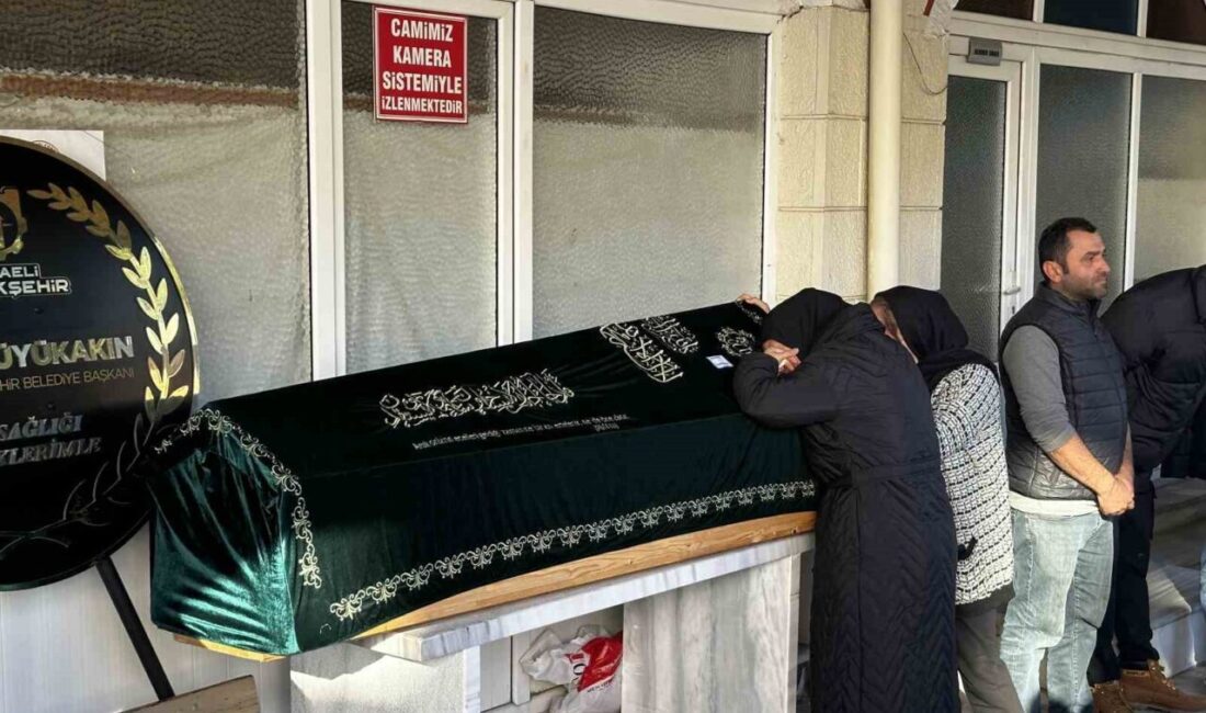 Dilovası’ndaki Kozmetik Fabrikasındaki Yangında Yaralanan Tuncay Yıldız Hayatını Kaybetti, Cenazesi Törenle Uğurlandı Kocaeli'nin Dilovası ilçesindeki kozmetik fabrikasındaki yangında ağır yaralanan Tuncay Yıldız