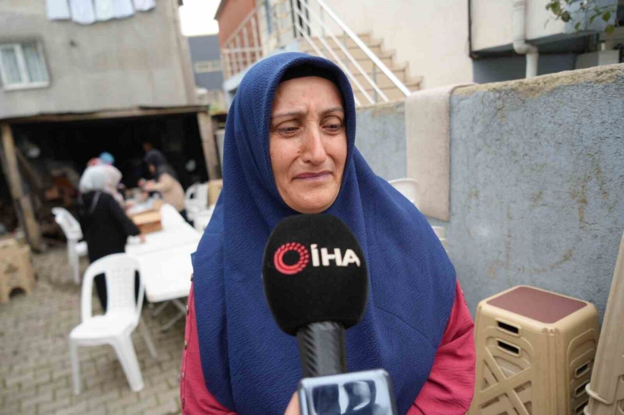 Kocaeli'nin Dilovası ilçesinde bir parfüm dolum tesisinde çıkan yangında yaralanan