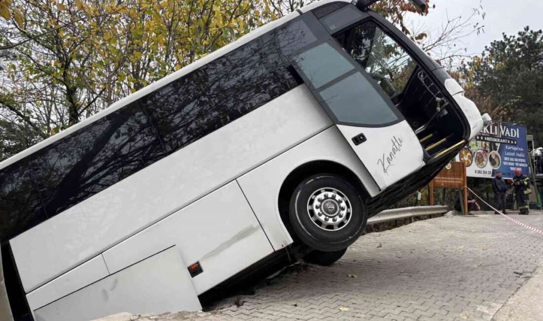 Kocaeli'nin Kartepe ilçesinde park halindeyken hareket eden 34 GIJ 323