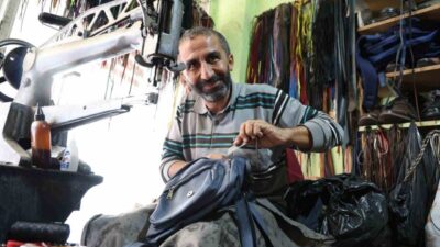 Ayakkabı boyacısı Harun Akdoğan, yaz tatilinde çektiği viral havuz atlayış