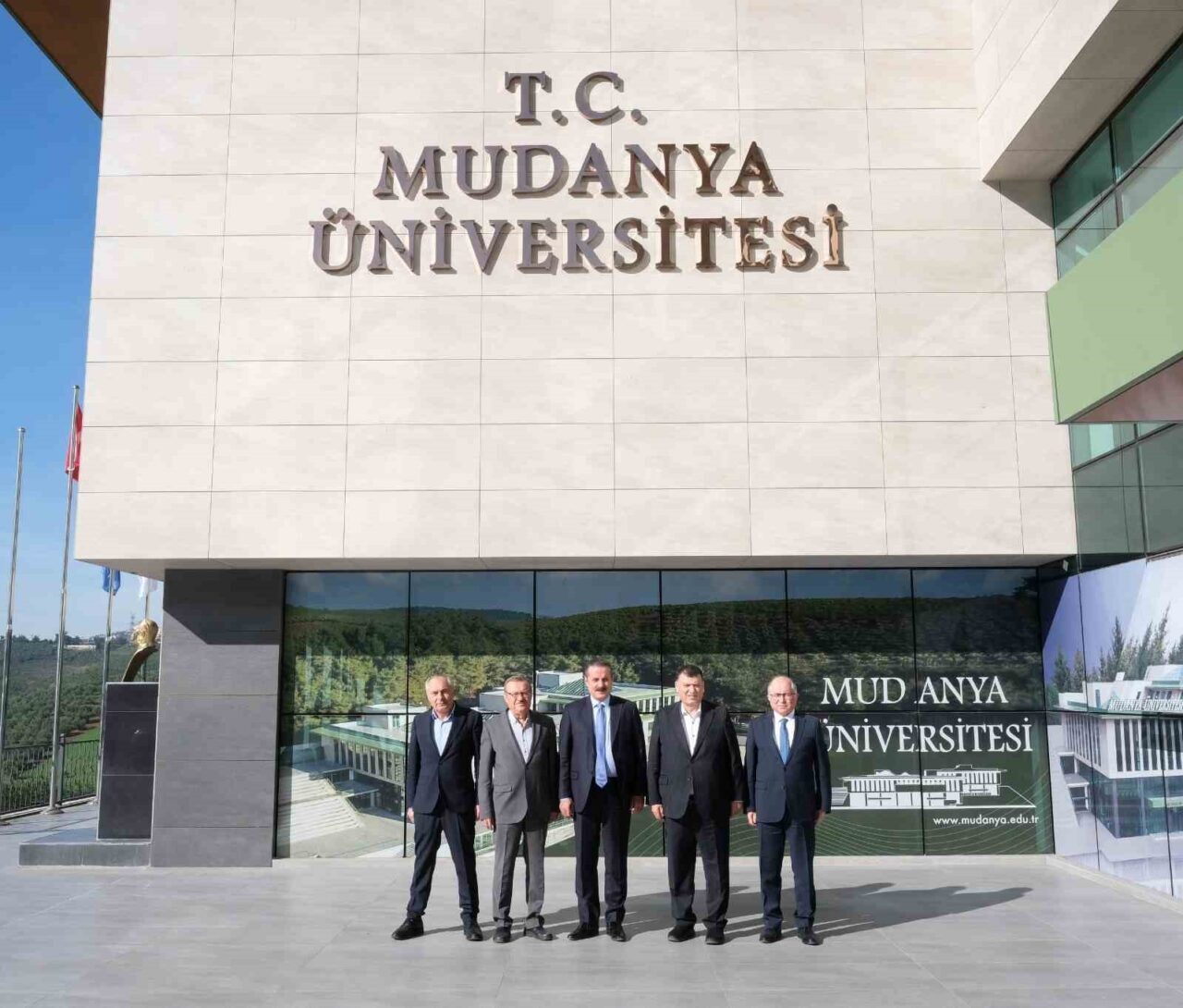 Eski Bakan Faruk Çelik, Mudanya Üniversitesi'nde öğrencilerle deneyimlerini paylaştı. İyi