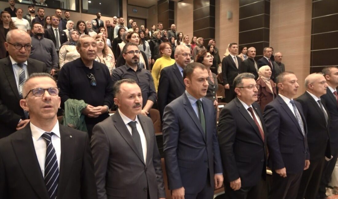 Trabzon’da Sempozyum: Gençler Suç Bilincinden Yoksun, Fotoğraf Paylaşımı Cezaları Ciddi Riskler Taşıyor Trabzon'da düzenlenen sempozyumda Bölge Adliye Mahkemesi 3. Daire Başkanı Fatih