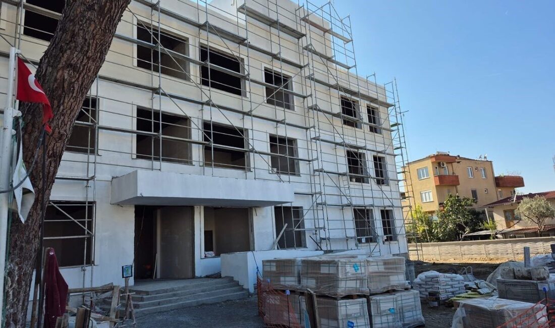 Umurlu Mahallesi’nde Fatih İlkokulu İle İlgili İncelemeler Yapıldı, Hızla İlerleyen Çalışmaların Tamamlanması Bekleniyor Umurlu Mahallesi'nde inşa edilen Fatih İlkokulu'ndaki çalışmalar hızla devam ediyor.
