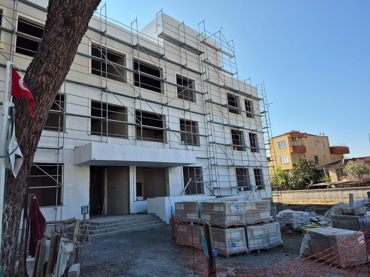 Umurlu Mahallesi'nde inşa edilen Fatih İlkokulu'ndaki çalışmalar hızla devam ediyor.