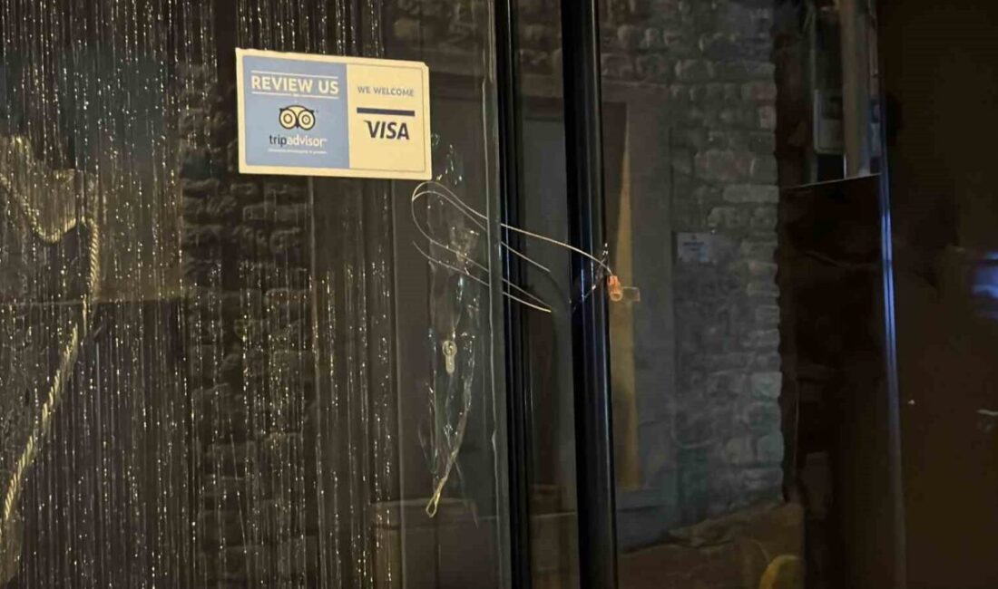 İstanbul’da bir otelde zehirlenme vakası: Anne ve iki çocuğu hayatını kaybetti, baba hastanede tedavi altında Almanya'dan İstanbul'a gelen Böcek ailesi, kaldıkları oteldeki zehirlenme sonucu hastaneye