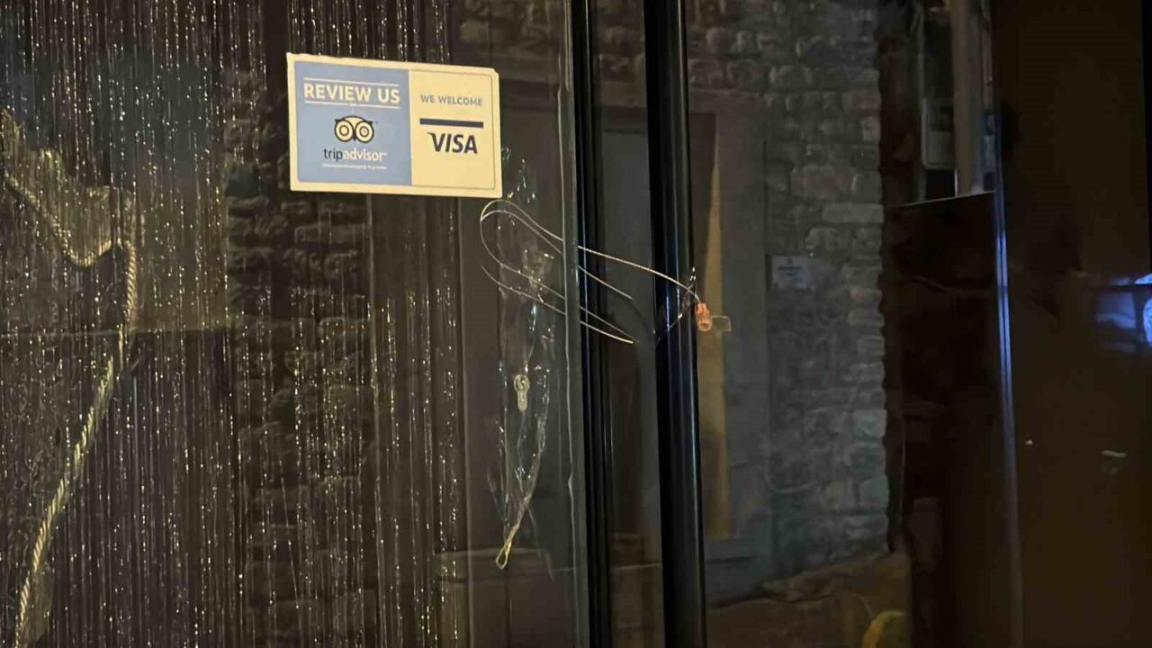 Almanya'dan İstanbul'a gelen Böcek ailesi, kaldıkları oteldeki zehirlenme sonucu hastaneye