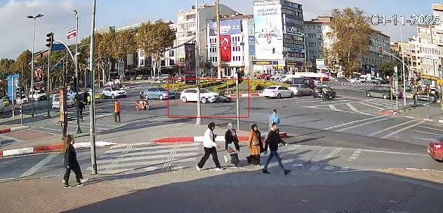 İstanbul'un Fatih ilçesinde motosiklet ve otomobilin çarpışması sonucu bir kişi