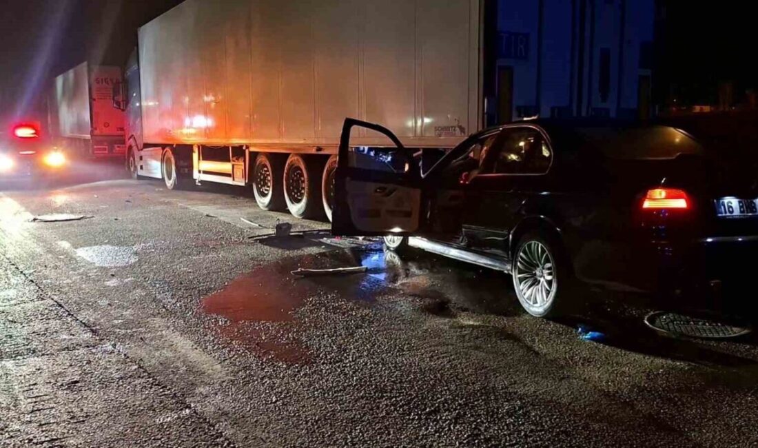 Bursa’da Lüks Otomobil Park Halindeki Tıra Çarptı, Sürücü Hayatını Kaybetti Bursa'nın Nilüfer ilçesinde Halil Acar'ın kullandığı lüks otomobil park halindeki