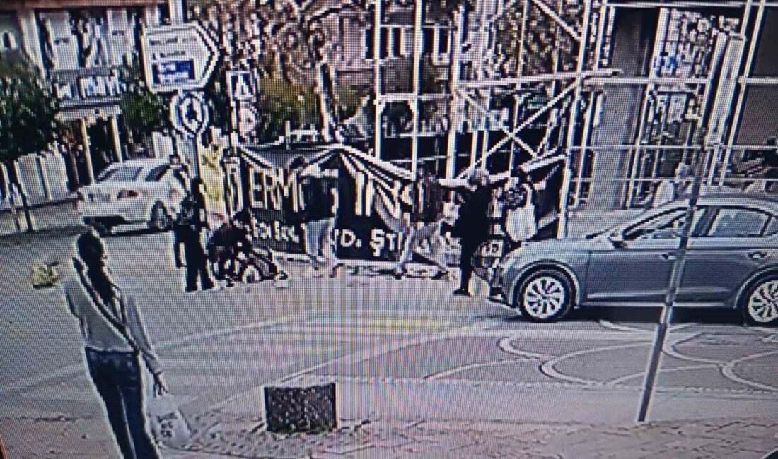 Çaycuma’da Yolda Düşen Yaşlı Adam Hastaneye Kaldırıldı, Hayati Tehlikesi Sürüyor Zonguldak'ın Çaycuma ilçesinde 70 yaşındaki Mehmet Civan, Nihat Kantarcı Caddesi'nde