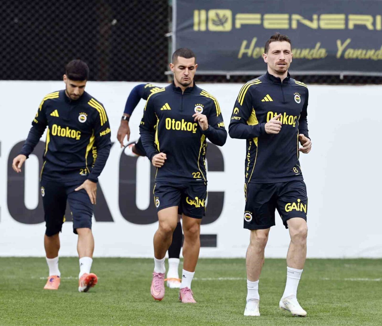 Fenerbahçe, milli maç izninin ardından Çaykur Rizespor'a hazırlıklarına başladı. Teknik